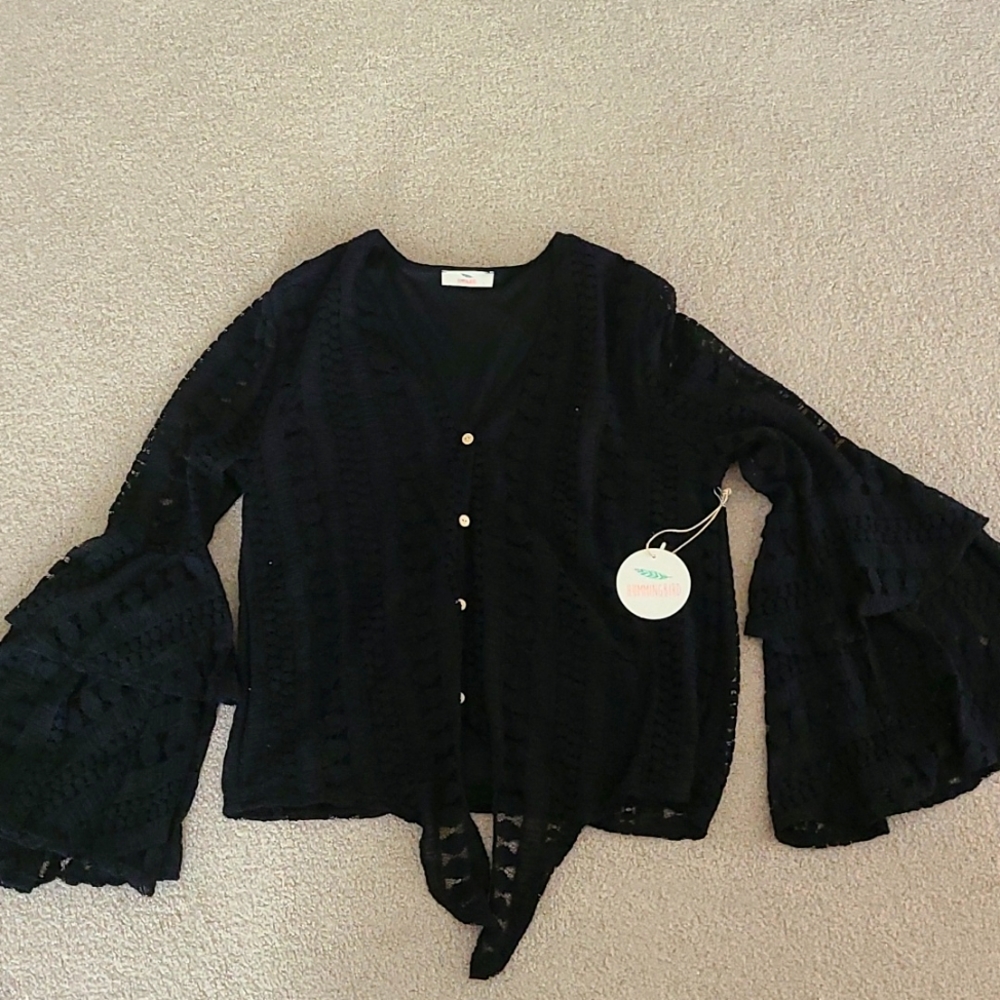 Size Large fashion lace bell sleeve top by Hummingbird.